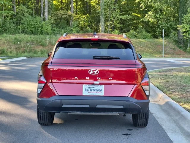 Used 2025 Red Hyundai SEL Convenience image 12