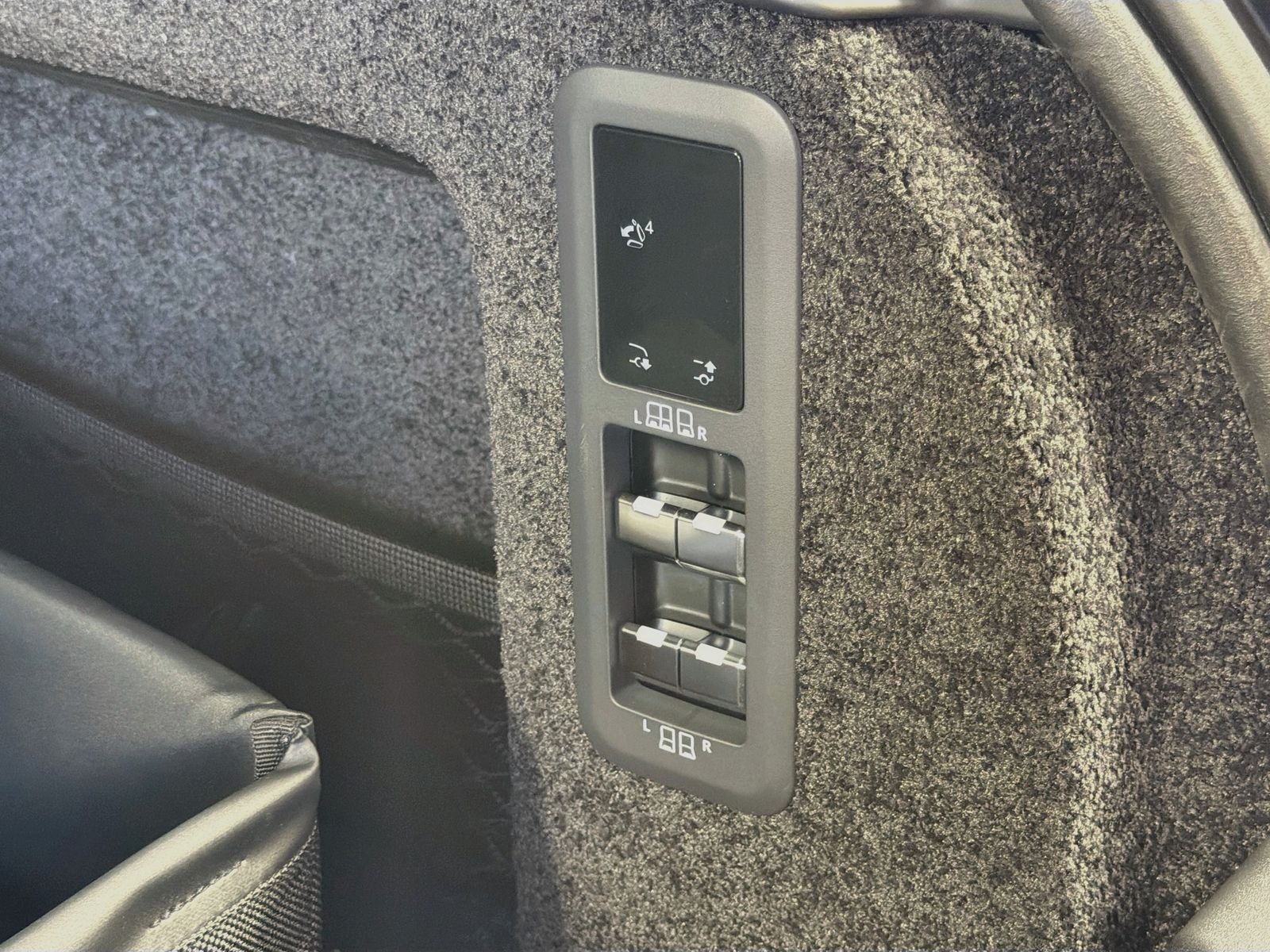 New 2026 Santorini Black LAND ROVER SE 7 Seats image 30
