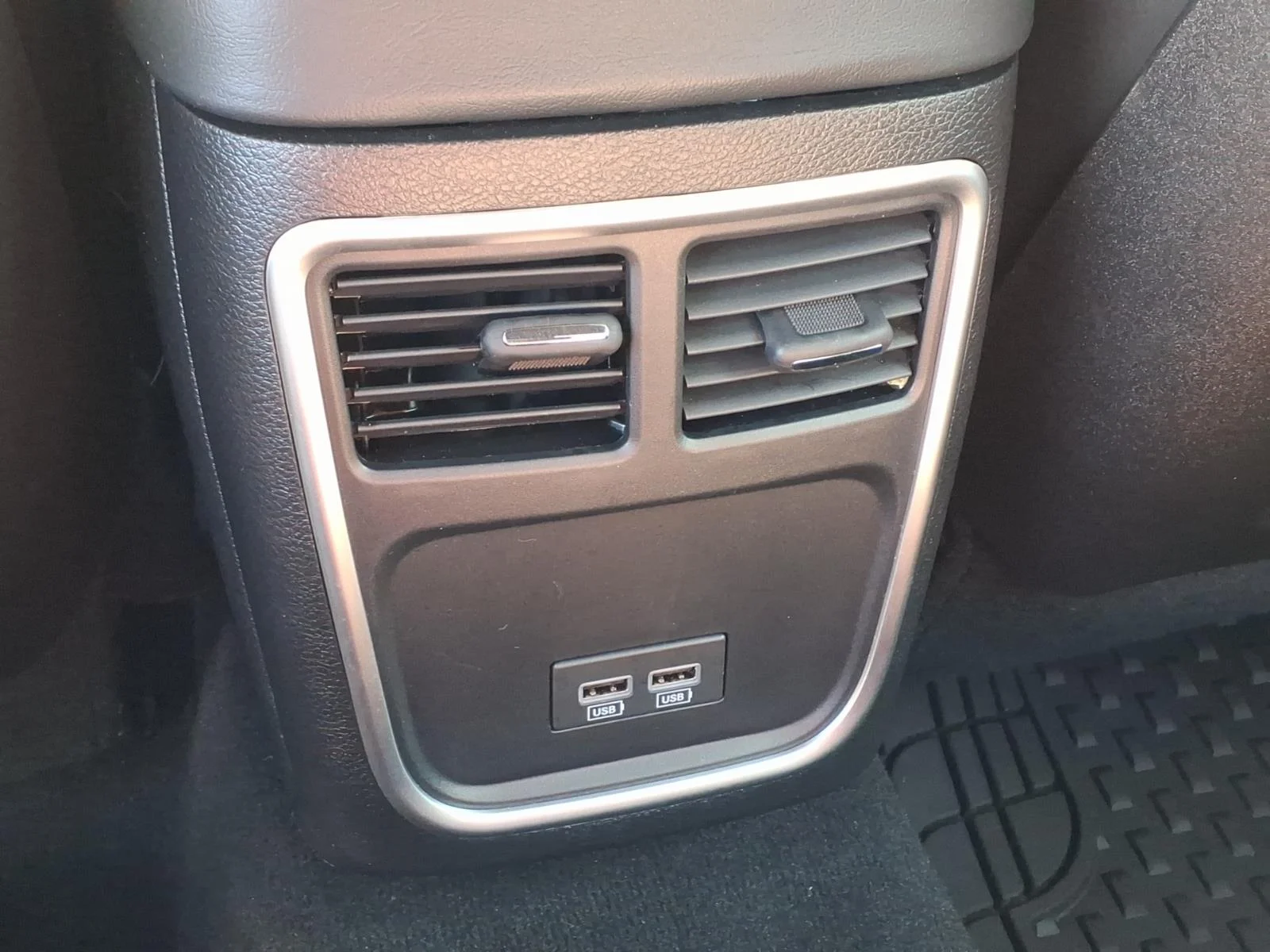 Used 2023 B5 Blue Pearl Coat Dodge R/T image 4