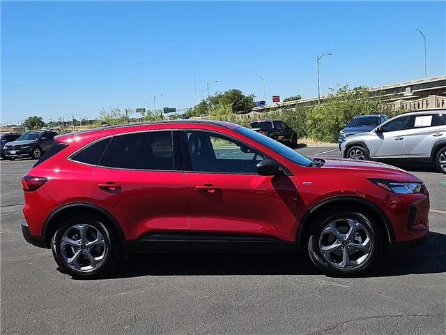 Used 2025 Red Ford ST-Line Front-Wheel Drive image 4