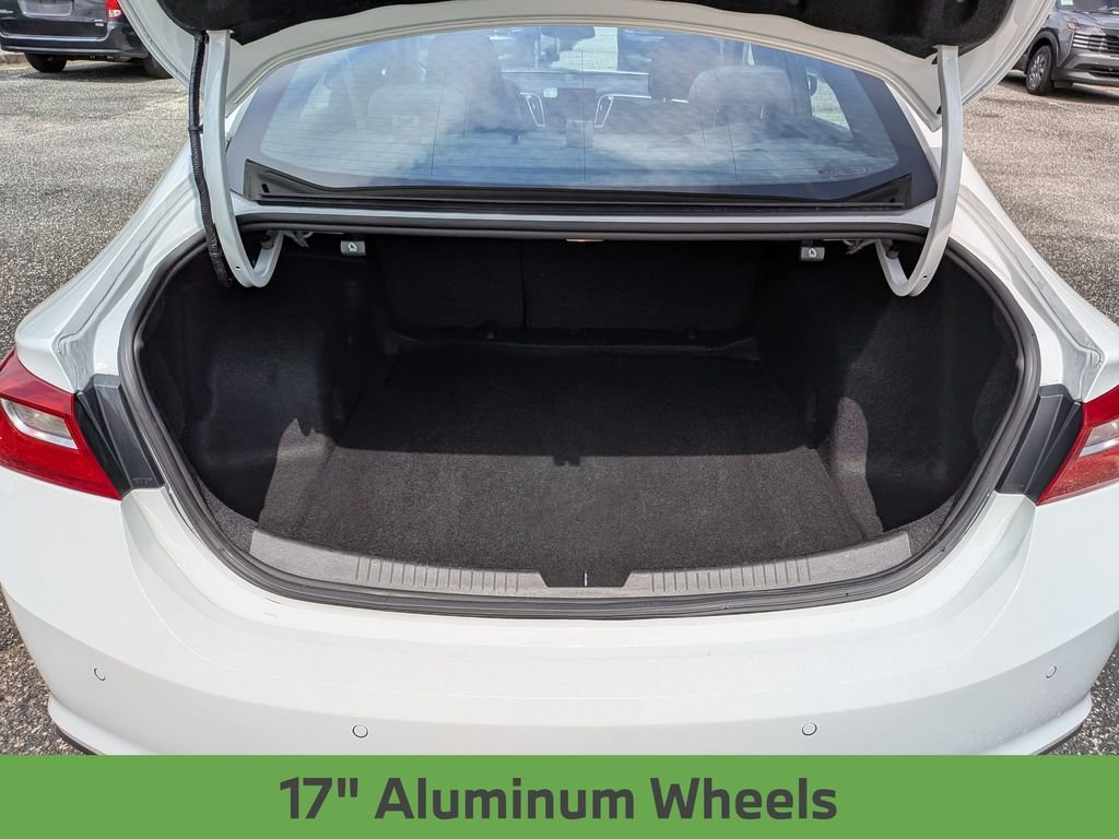 Used 2025 White Chevrolet LT image 27