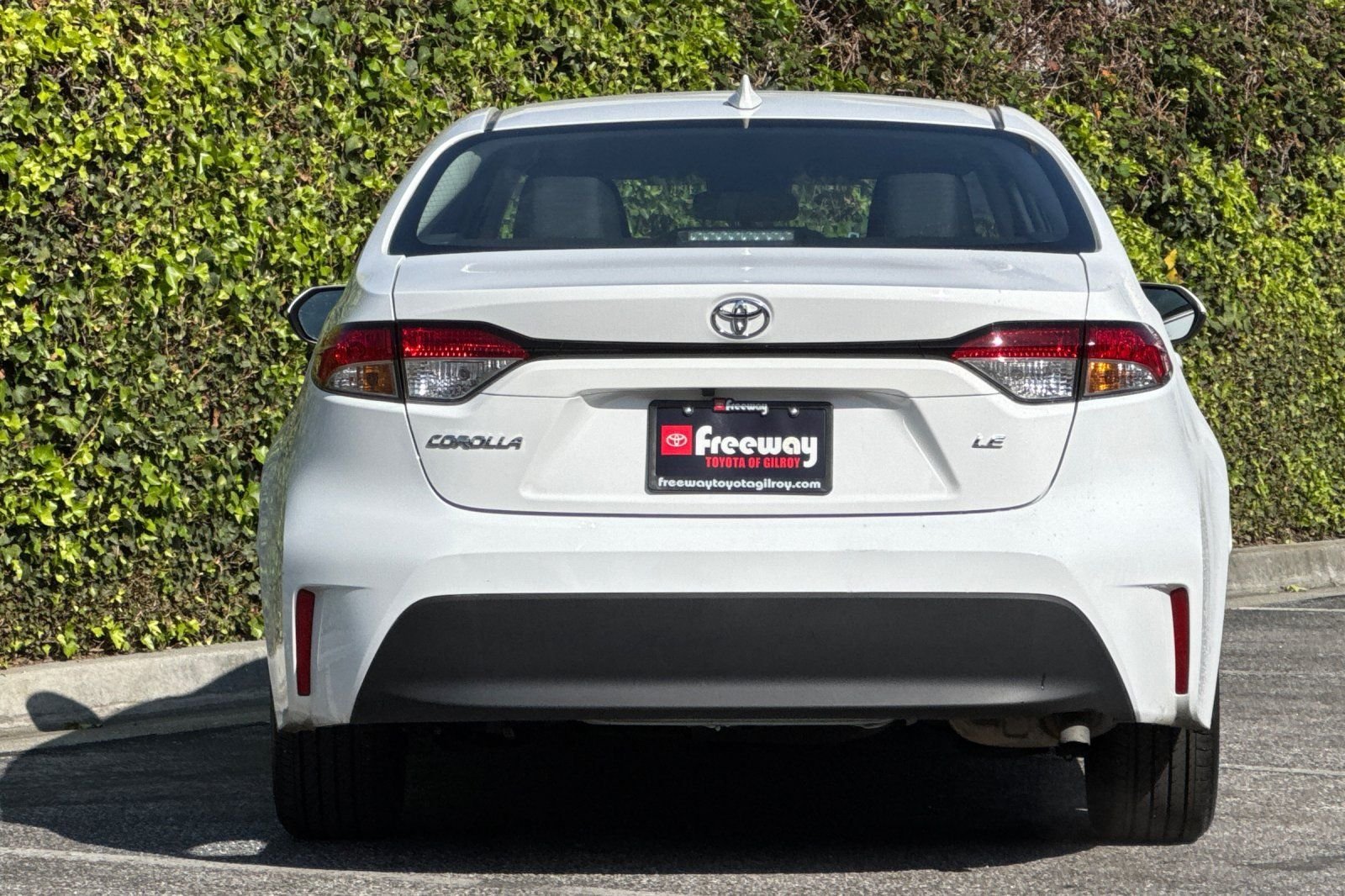 2025 Toyota Corolla LE photo 4