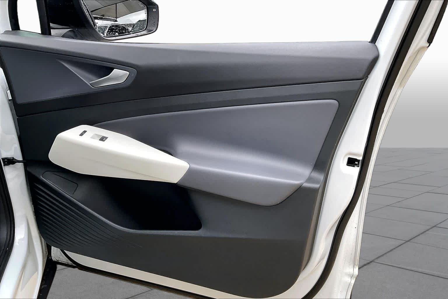 Used 2021 Glacier White Metallic/Black Roof Volkswagen 1st Edition image 22