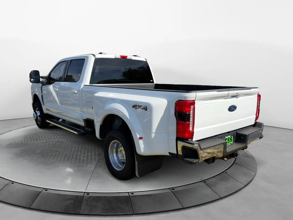 Used 2025 Oxford White Ford LARIAT image 4