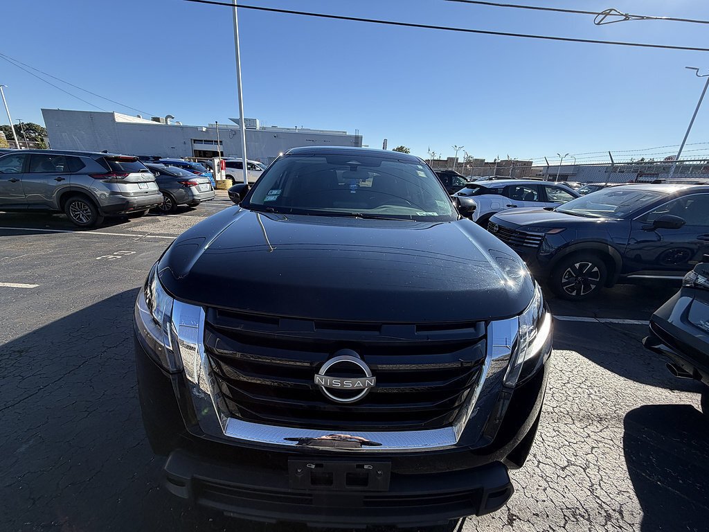 Used 2022 Super Black Nissan S image 8