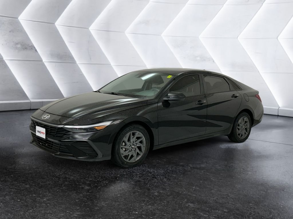 Used 2024 Black Hyundai SEL image 3