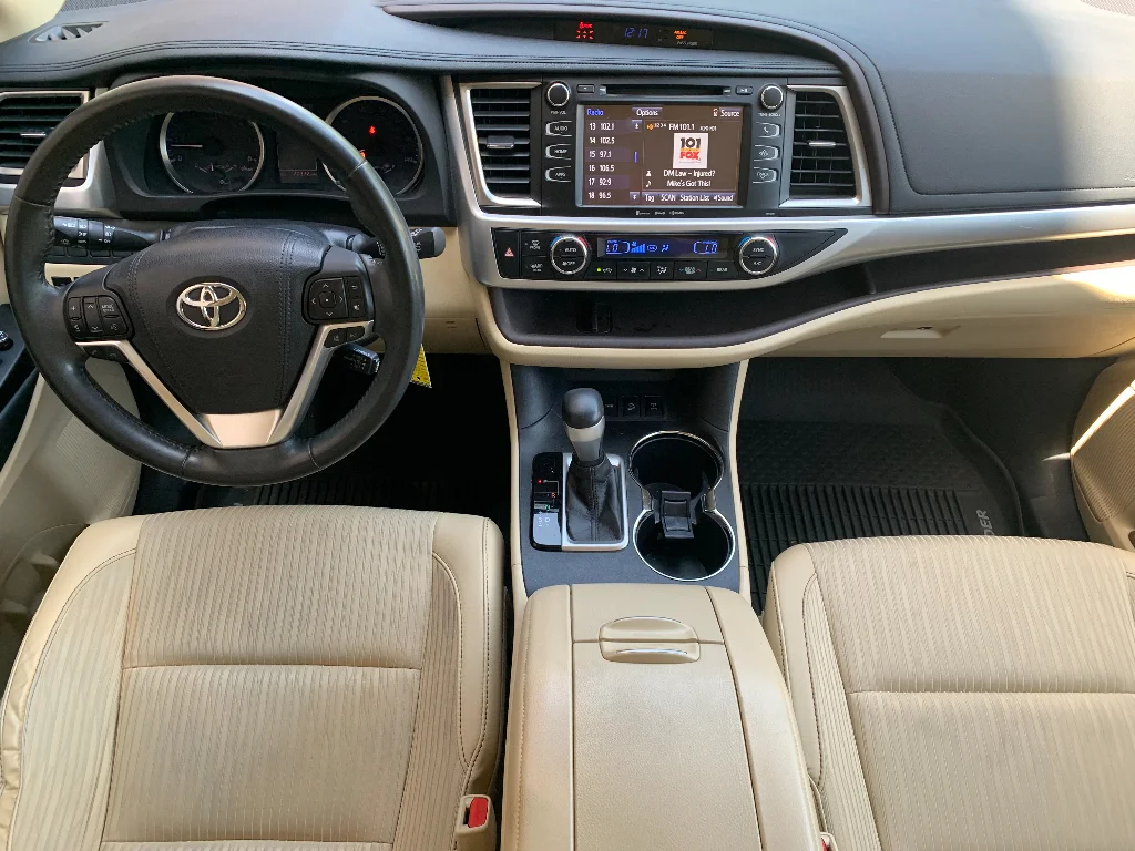 Used 2017 Blizzard Pearl Toyota LE Plus image 15