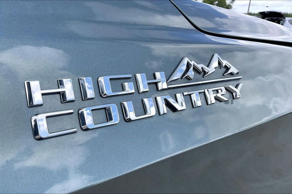 Used 2023 Green Chevrolet High Country image 21
