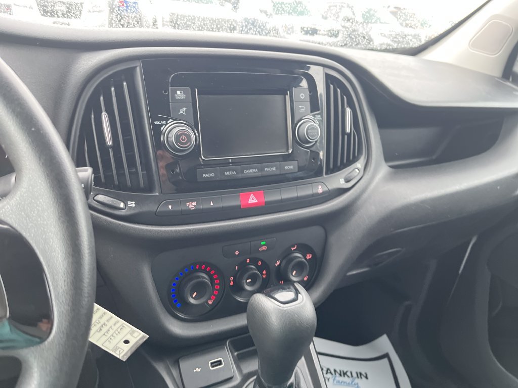 Used 2022 White Ram Base image 17