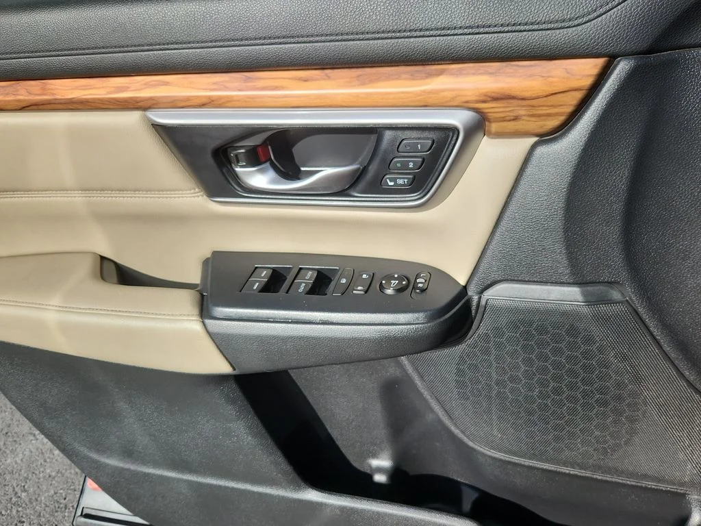 Used 2019 Red Honda Touring image 9