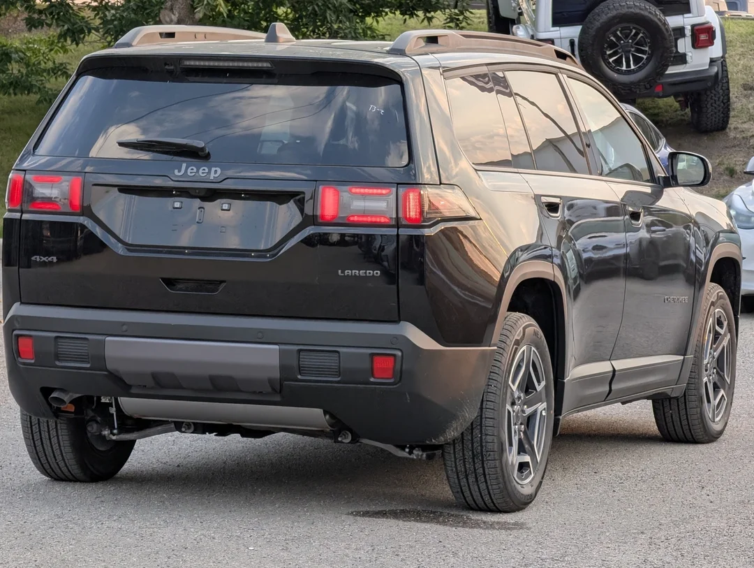 New 2026 Black Jeep Laredo - - 4x4 - 1.6L Turbo Hybrid - Uconnect 5 w/ 12.3 Screen & More! image 8
