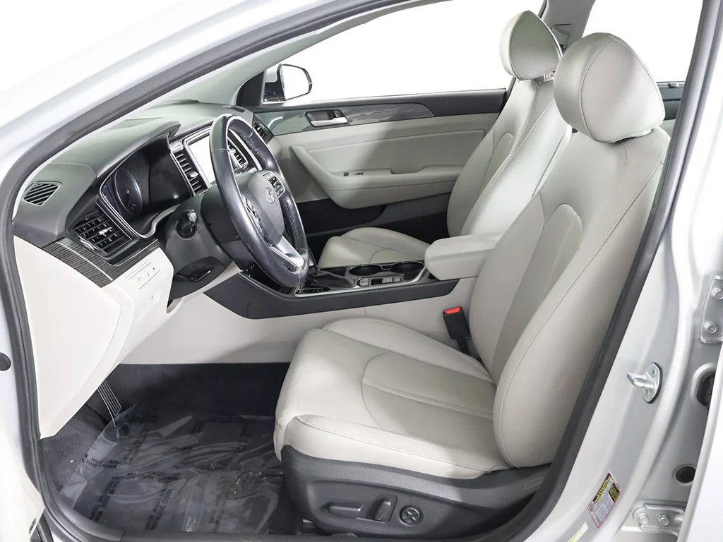 Used 2019 Silver Hyundai Limited image 34