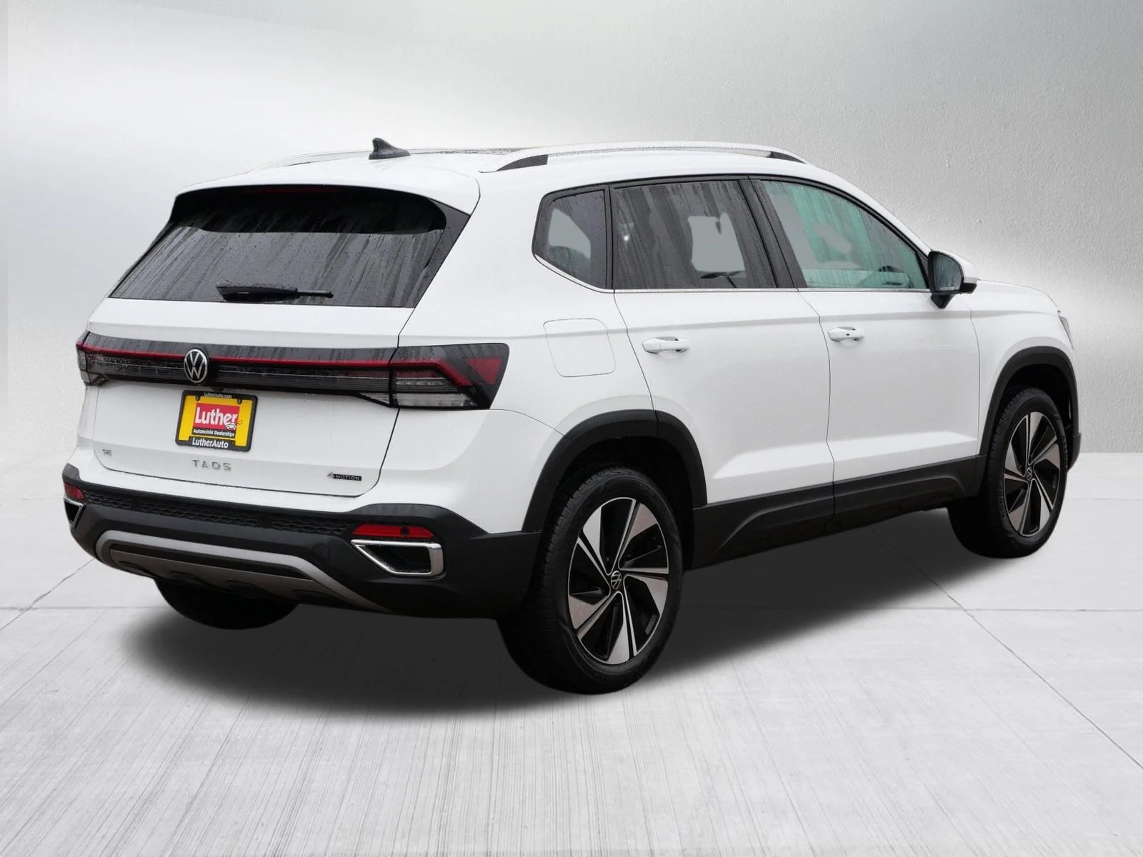 Certified Used 2025 Pure White Volkswagen SE image 7