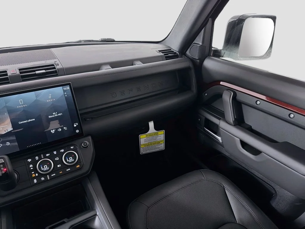 New 2026 Sedona Red Land Rover X-Dynamic SE image 25