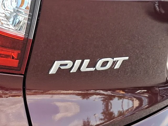 Used 2019 Deep Scarlet Pearl Honda Touring image 36