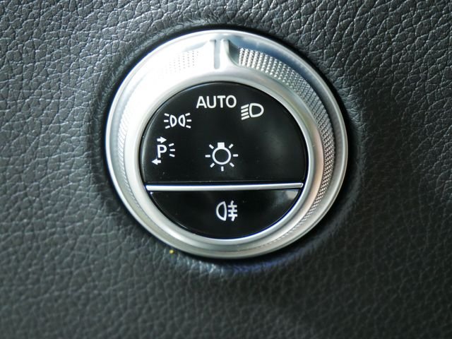 Certified Used 2023 White Mercedes-Benz GLC 300 image 23