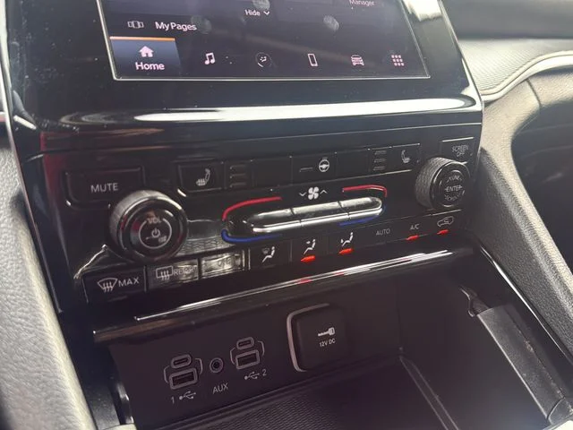 Used 2023 Gray Jeep Laredo image 18