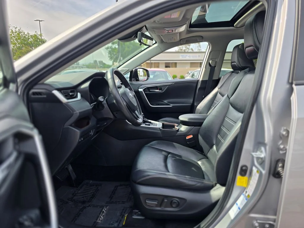 2020 Toyota RAV4 Limited - Photo 15