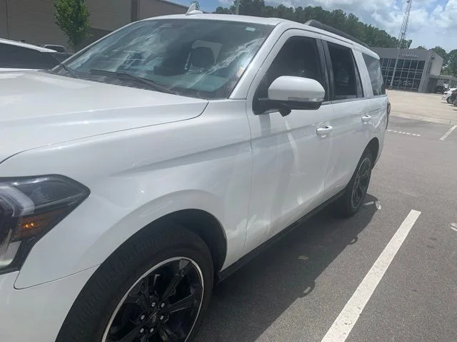 Used 2023 White Ford Limited image 1