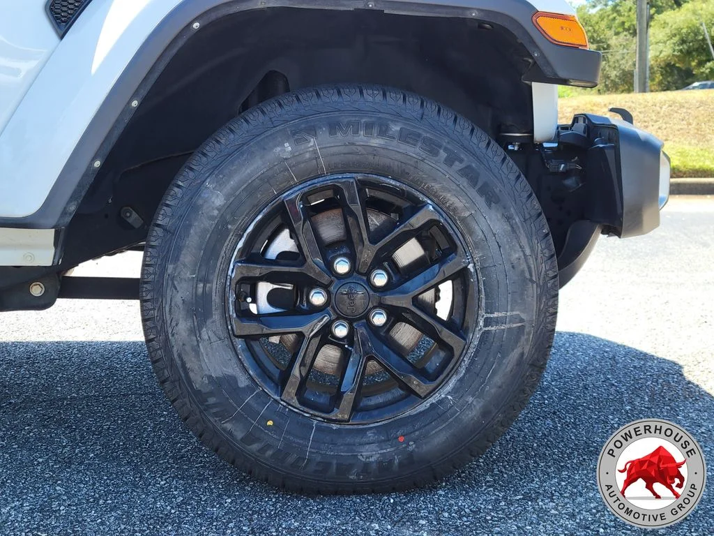 Used 2022 White Jeep Sport image 12
