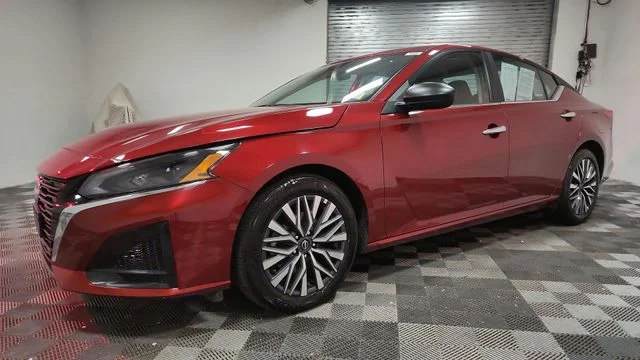 Used 2025 Red Nissan 2.5 SV image 4