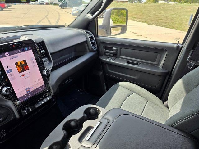 2025 RAM 2500 Tradesman - Photo 36