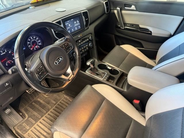 Used 2019 Red Kia EX image 9
