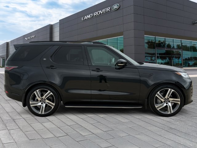 Used 2026 Santorini Black Metallic Land Rover Dynamic SE image 6