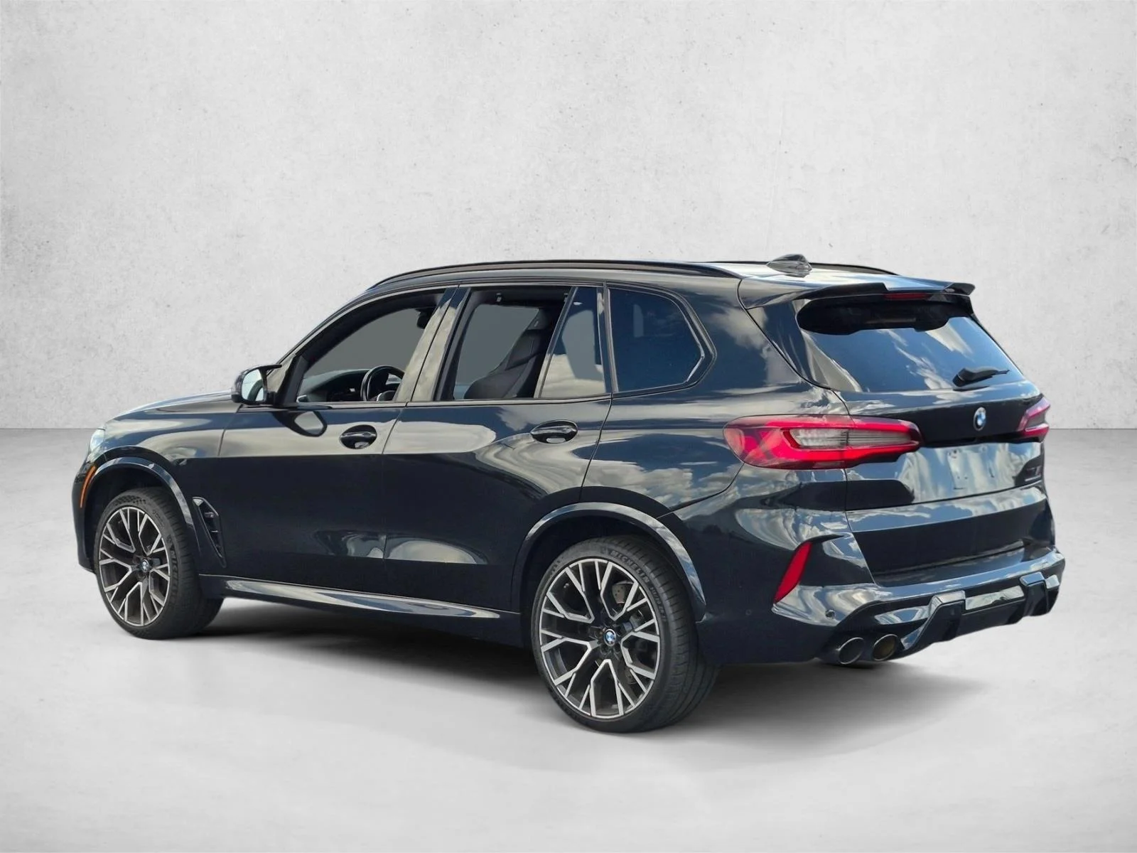 Used 2022 Black Sapphire Metallic BMW  image 7