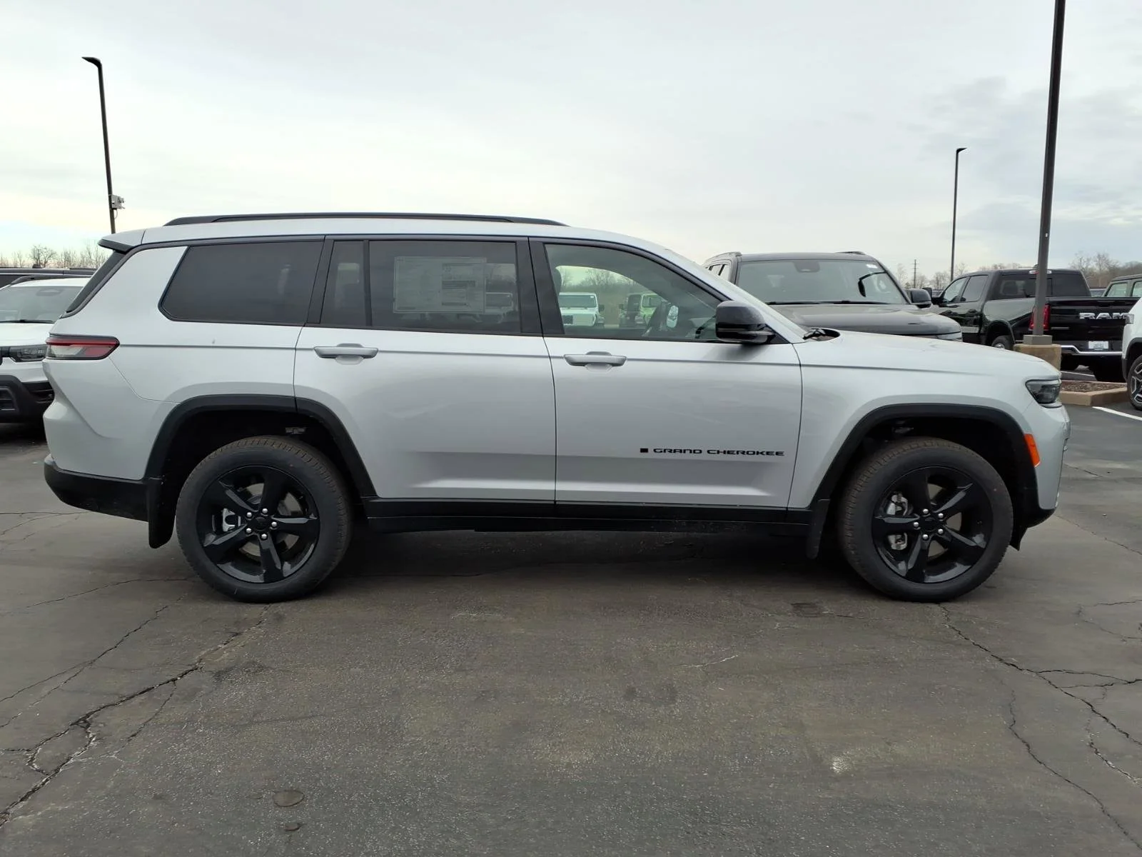 New 2026 Silver Zynith Exterior Paint Jeep Limited image 20