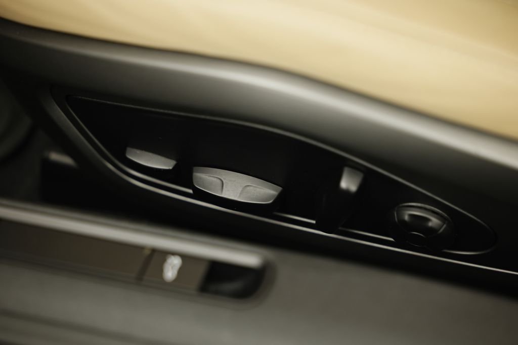 Used 2020 White Porsche Carrera 4S image 27