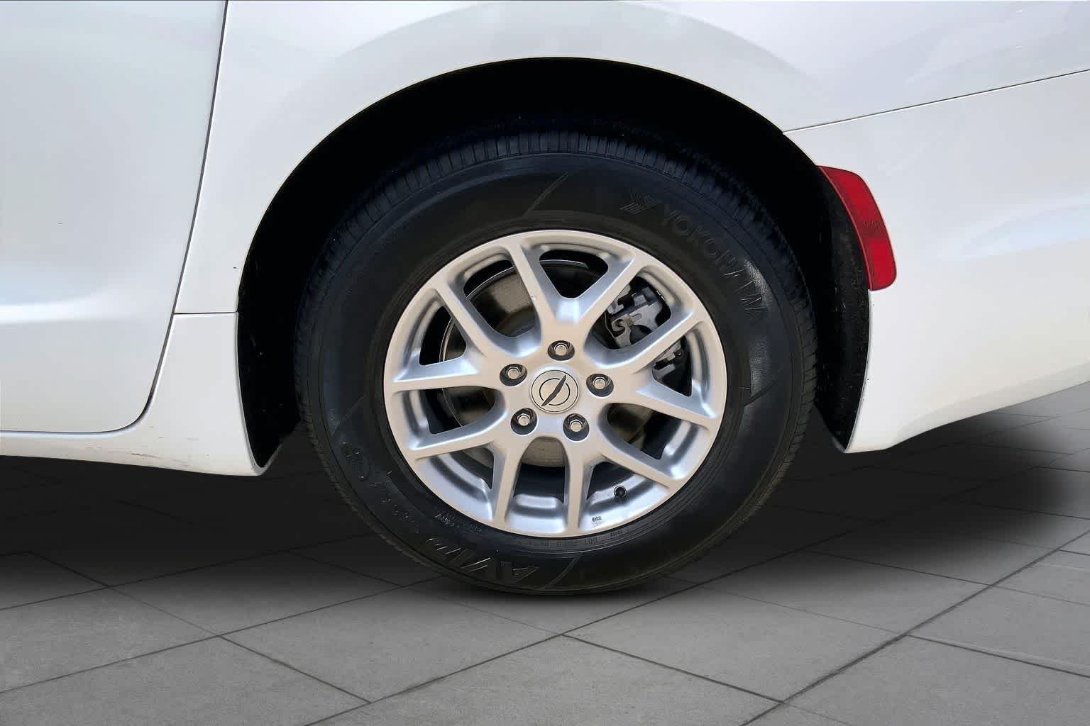 Used 2024 Bright White Clearcoat Chrysler Touring L image 11