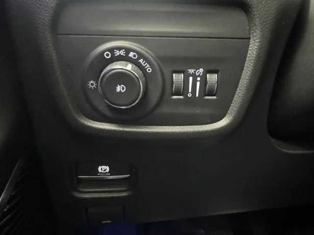 Used 2022 Silver Zynith Jeep Overland image 20