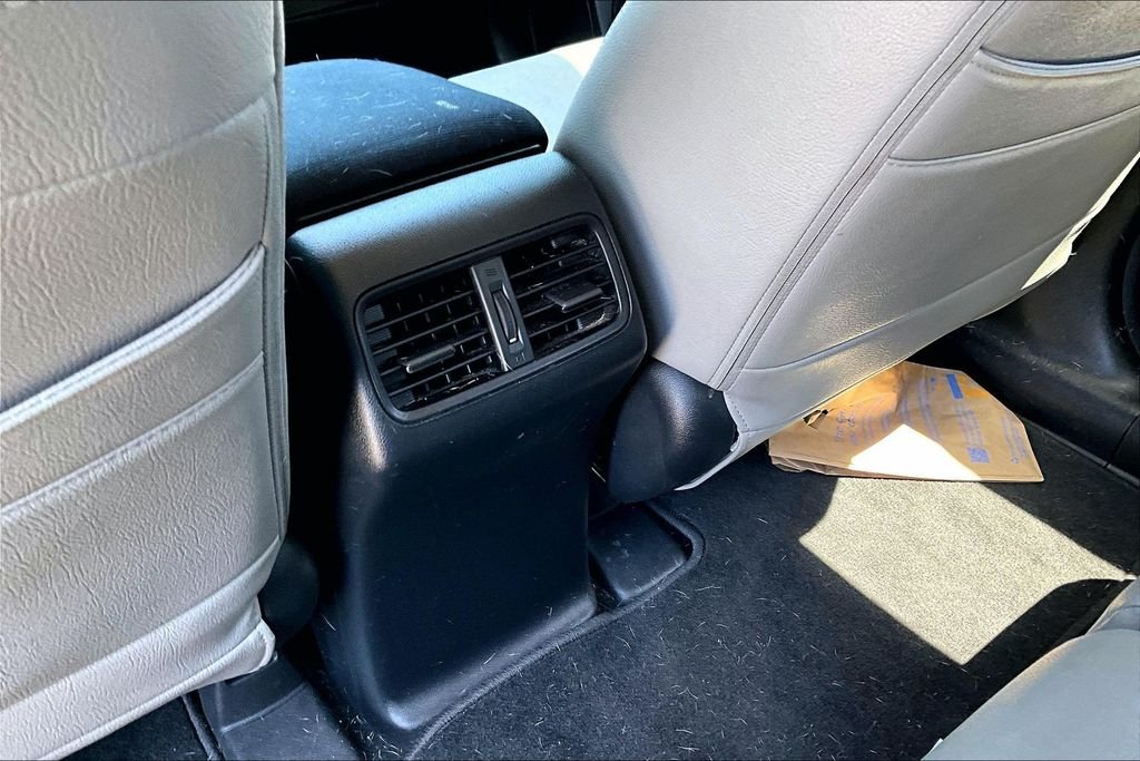 Used 2016 Silver Honda SE image 22