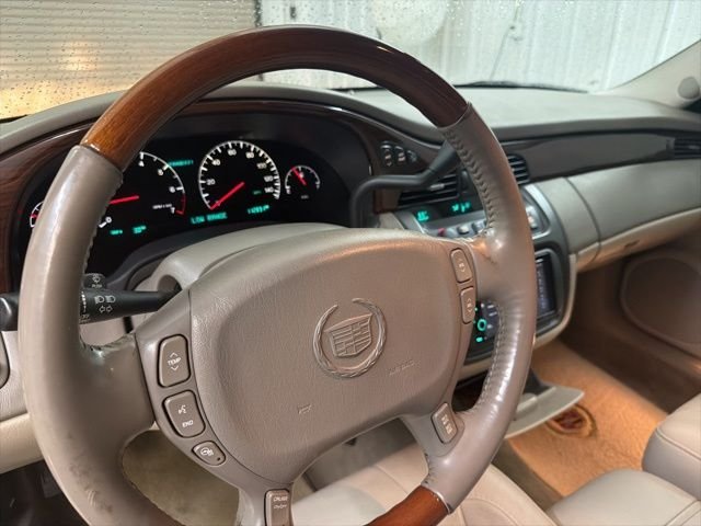 Used 2005 Light Cashmere Cadillac DHS image 37