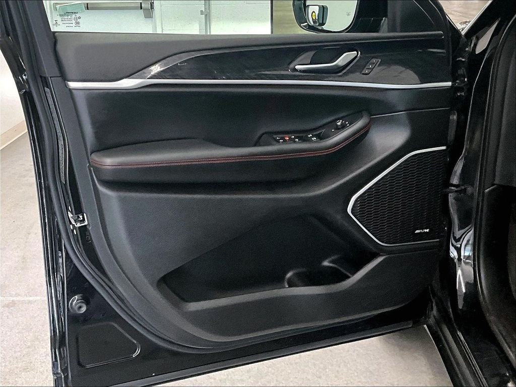 Used 2022 Black Jeep Trailhawk image 9