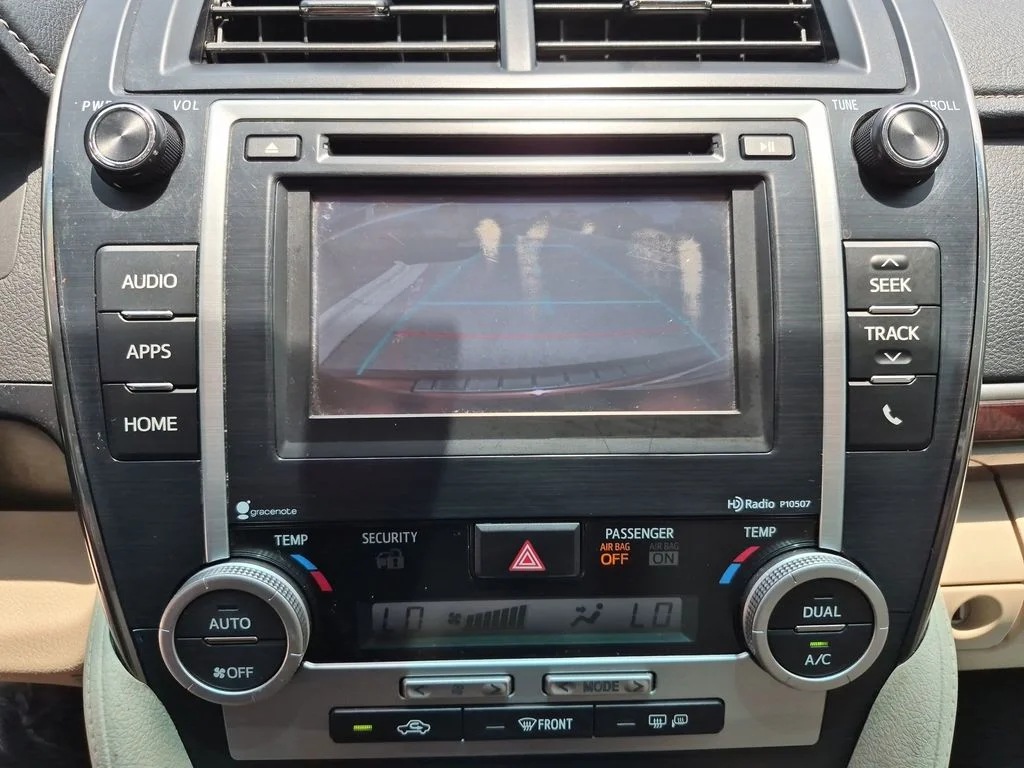 Used 2014 Red Toyota XLE image 8