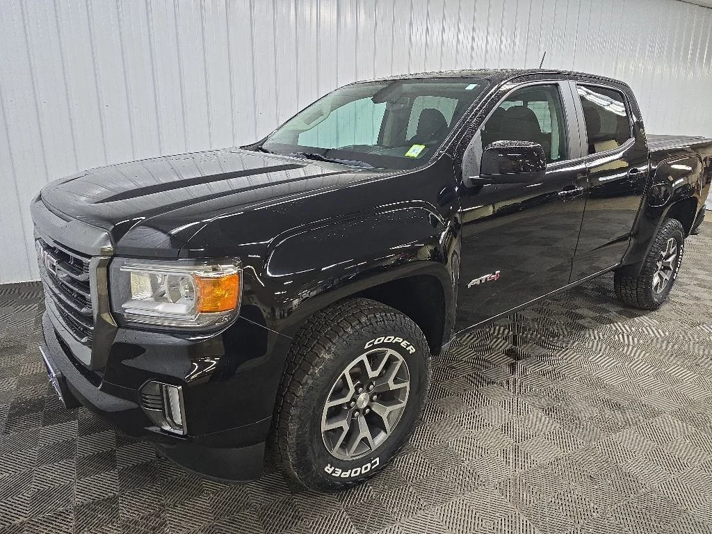 Used 2022 Black GMC AT4 w/Cloth image 8