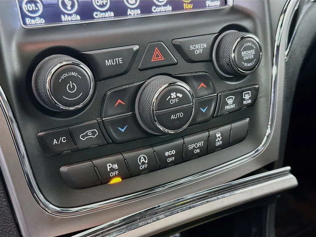 Used 2018 True Blue Pearlcoat Jeep Trailhawk image 17