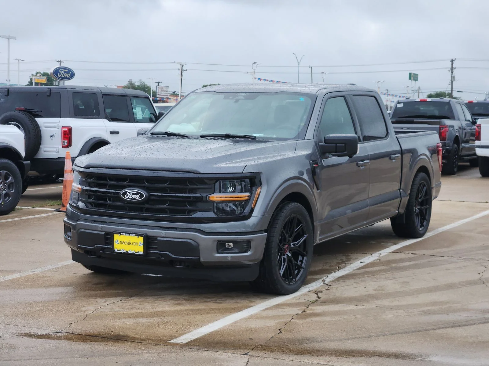 New 2026 Carbonized Gray Metallic Ford XLT image 2