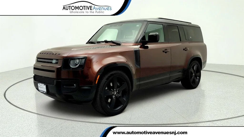 2024 Land Rover Defender 130 X-Dynamic SE P400's photo