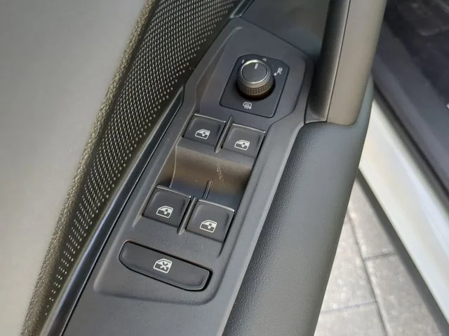 2025 Volkswagen Tiguan SE R-LINE BLACK - Photo 18