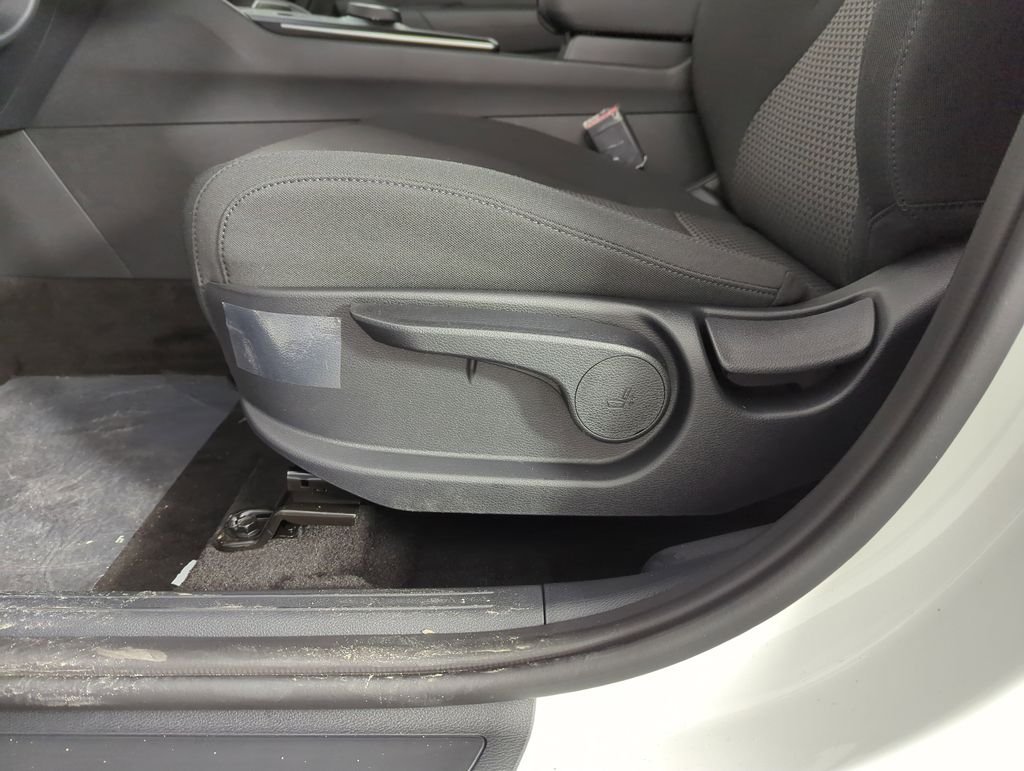 New 2026 Snow White Pearl Kia LX image 13