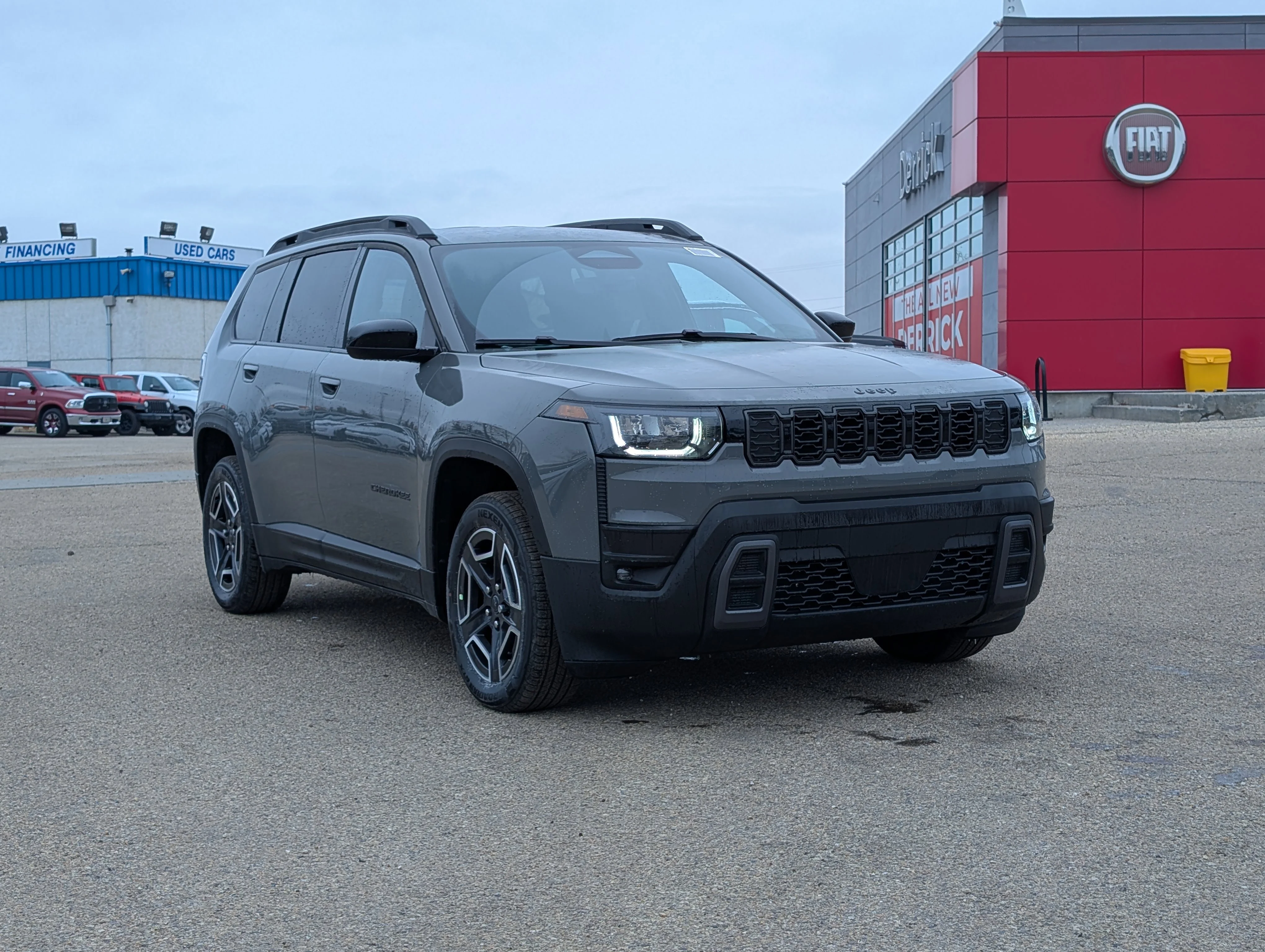New 2026 Sting-Grey Jeep Laredo image 9