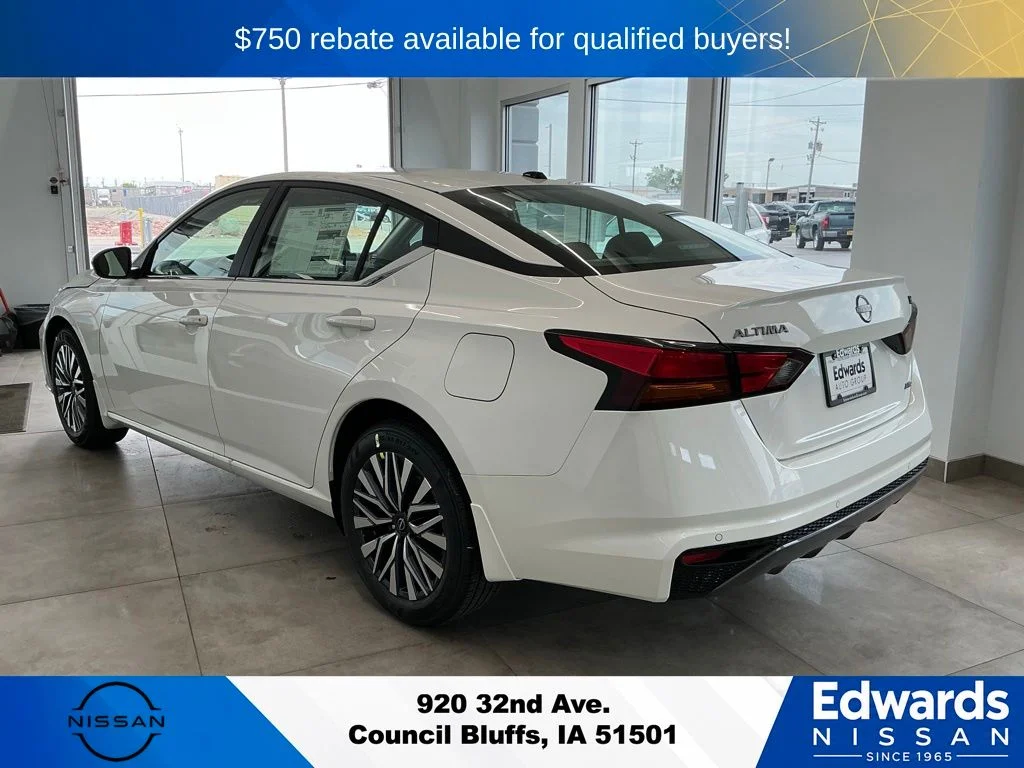 New 2026 White Nissan 2.5 SV image 5