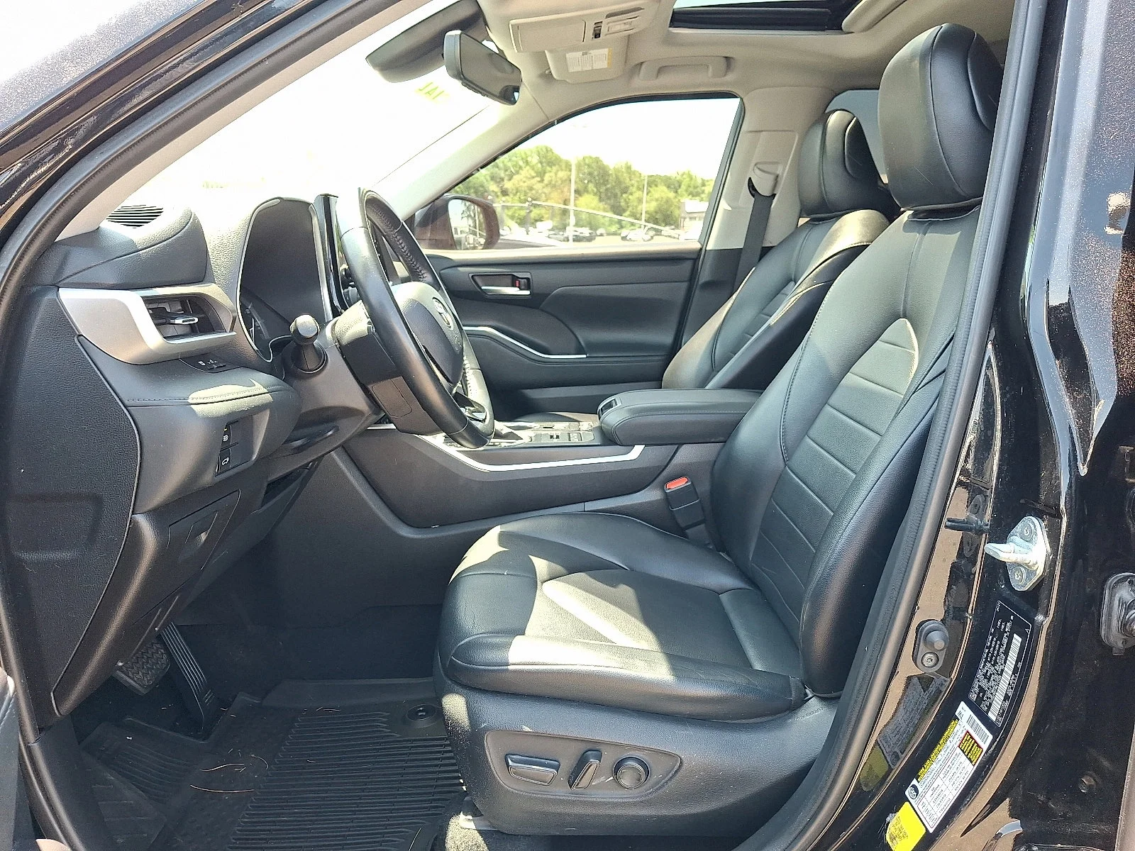Used 2021 Midnight Black Metallic - 218 Toyota XLE image 14