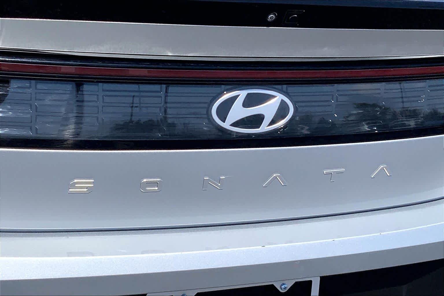 Used 2025 Aero Silver Hyundai SEL image 10