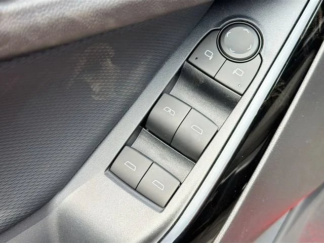 2027 Chevrolet Equinox LT - Photo 21