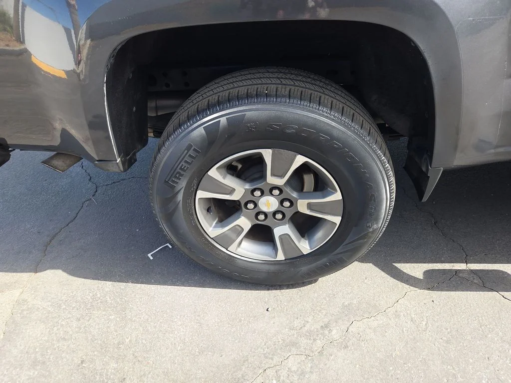Used 2016 Gray Chevrolet Z71 image 25