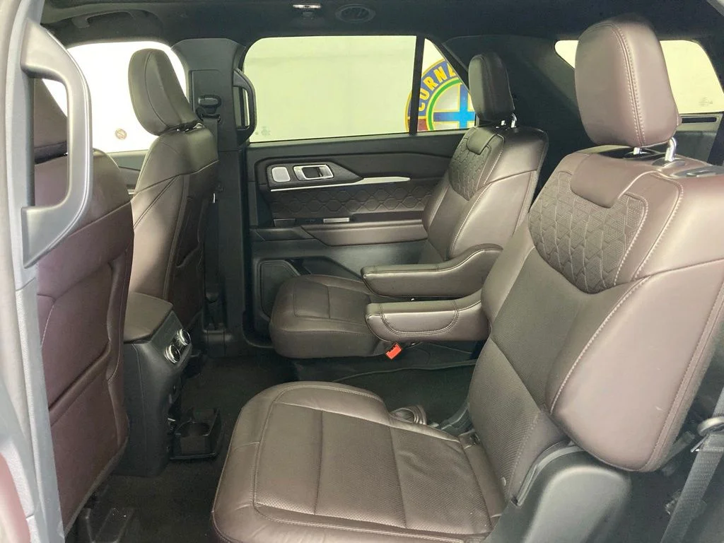 Used 2025 Black Ford Platinum image 18
